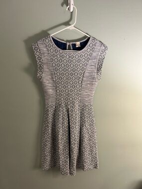 Francesca's Collections Gray Patterned Fit-and-Flare Mini Dress